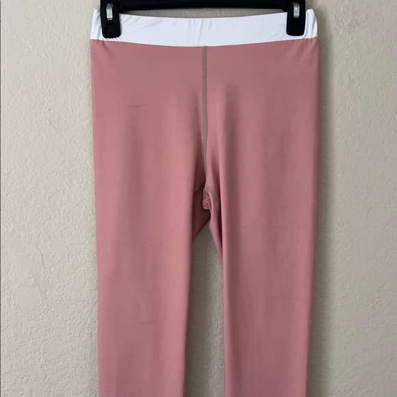 NWOT Maasai Activewear Compression Leggings in Pink in Size M - Picture 3 of 11